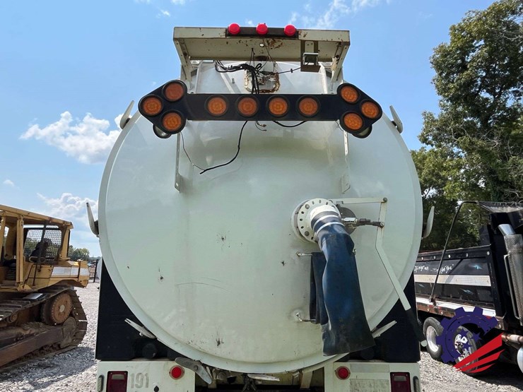 2009-international-sf637-t/a-hydrovac-truck-image-34
