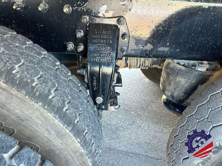 2020-peterbilt-567-image-28