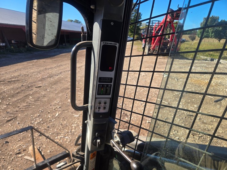 new-holland-l228-image-34