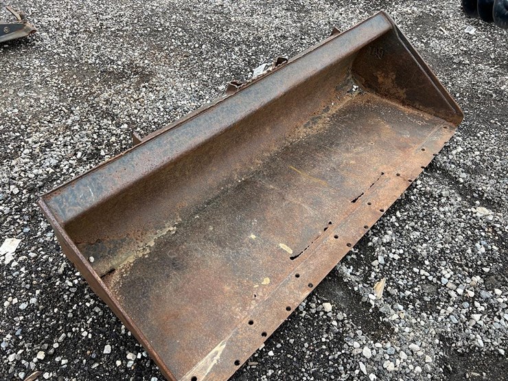 caterpillar-74”-skid-steer-bucket-image-4