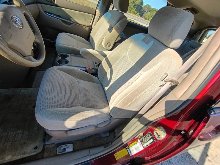 2006-toyota-sienna-image-26