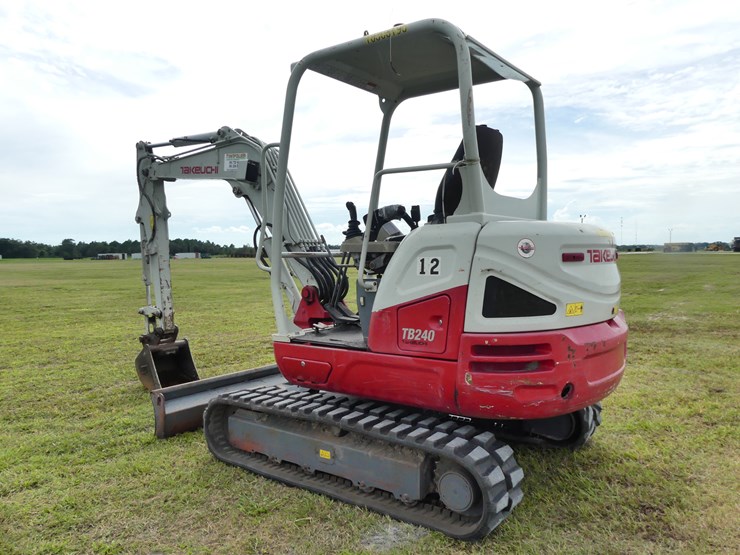 takeuchi-tb240-image-3