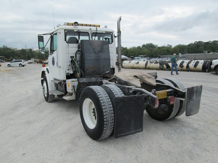 1998-freightliner-fl80-image-4