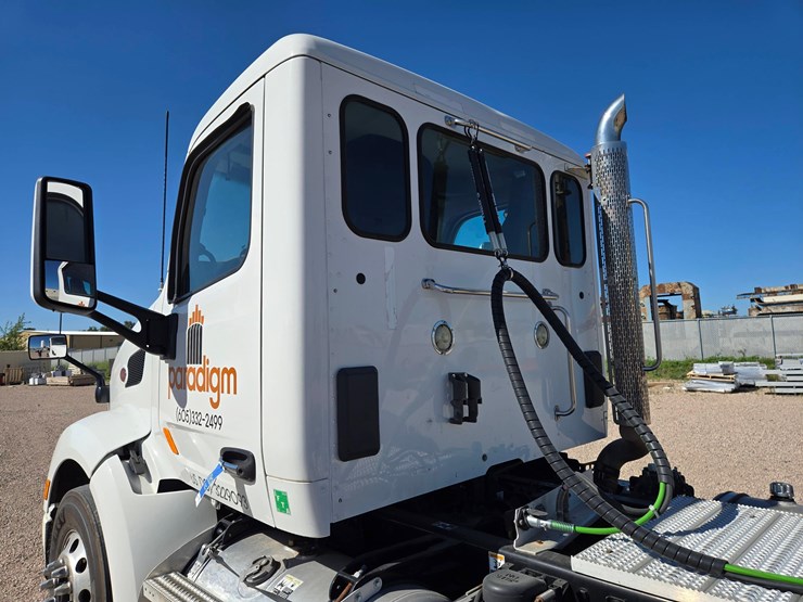 2018-peterbilt-579-image-14