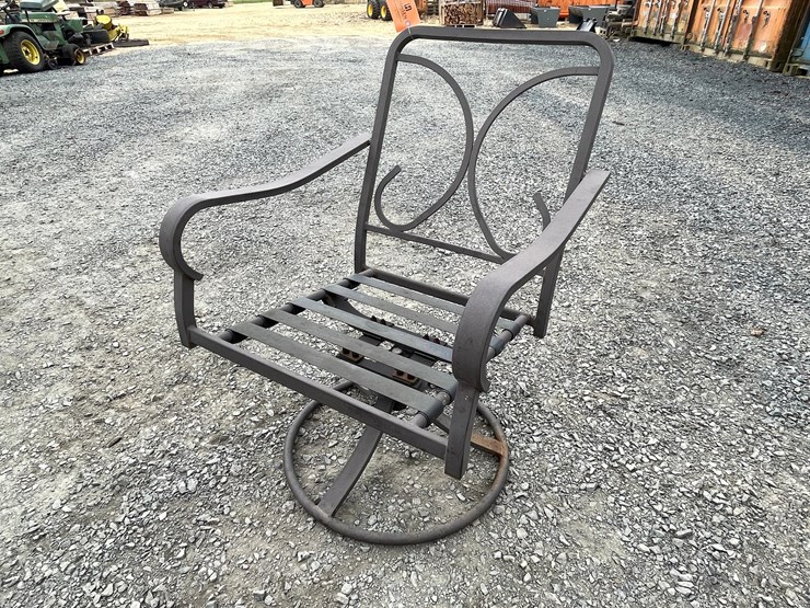#3055-•-patio-table-and-chairs-image-17