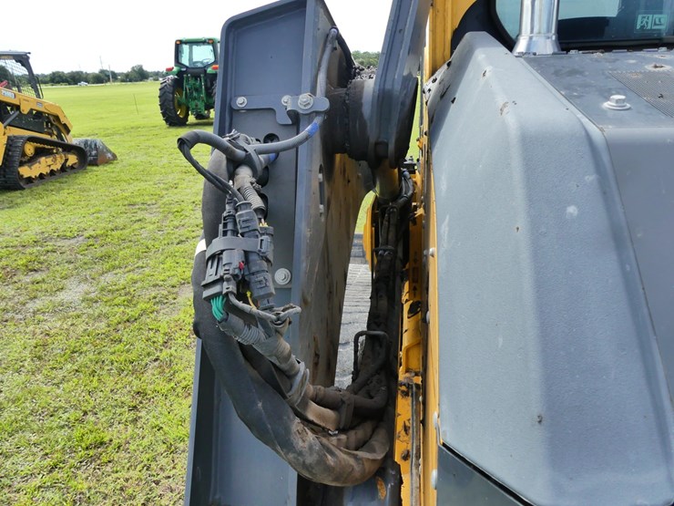 2025-deere-333p-image-10