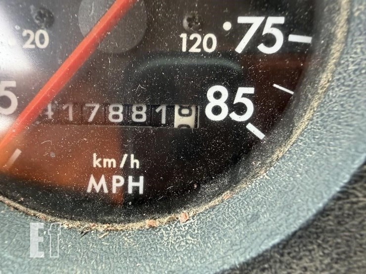 2000-freightliner-fl112-image-18