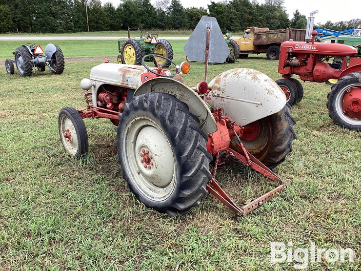 1951-ford-8n-image-7