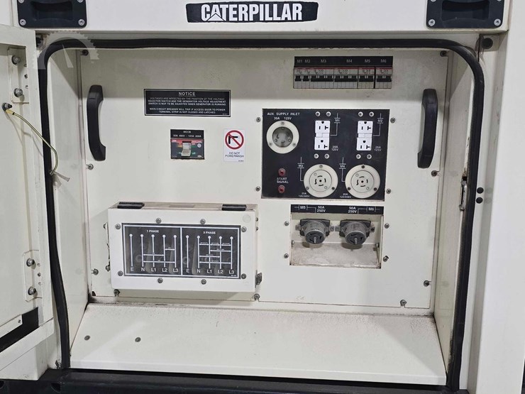 2015-caterpillar-xq30-image-10