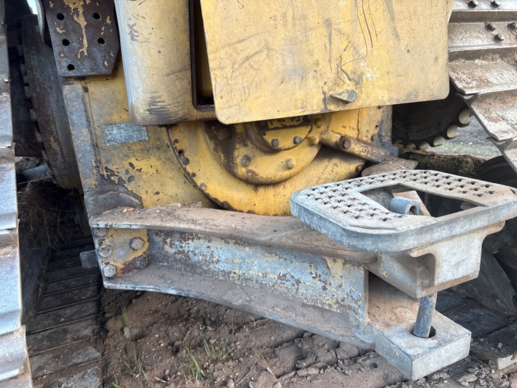 2005-caterpillar-d6n-lgp-image-32