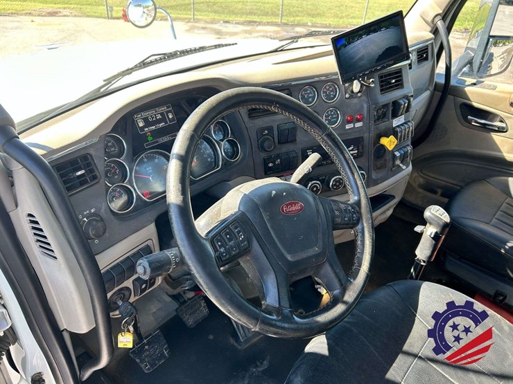 2020-peterbilt-567-image-108