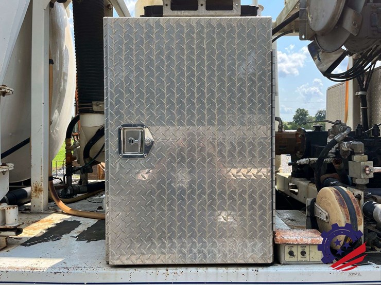 2009-international-sf637-t/a-hydrovac-truck-image-38