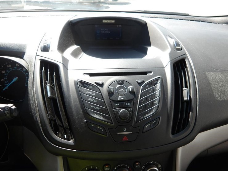 2015-ford-escape-se-image-22