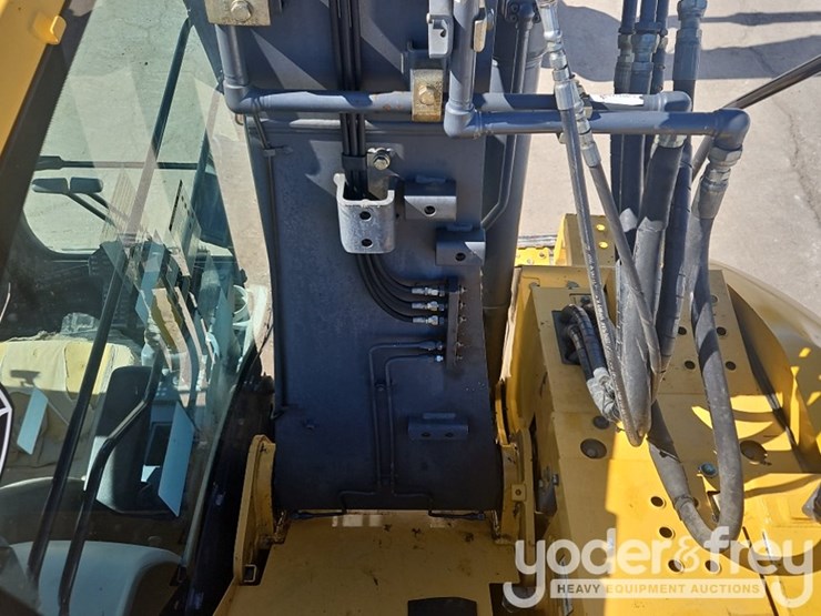 2015-deere-135g-image-24