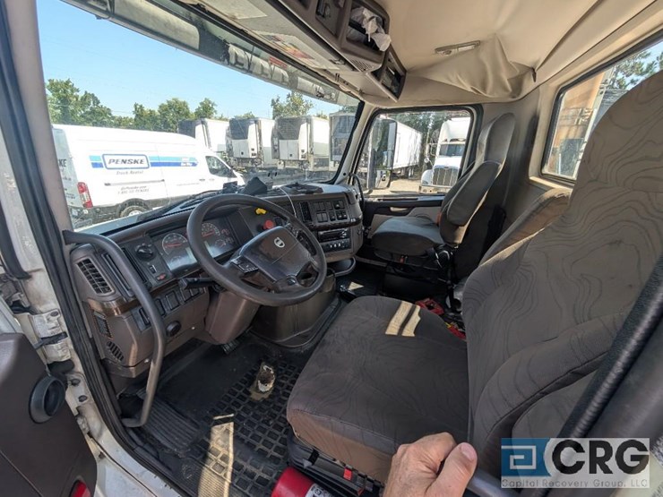 2017-volvo-vnl-t/a-day-cab,-volvo-engine-d13-425-h.p.,-odometer-reading-(miles)-823485,-volvo-i-image-17
