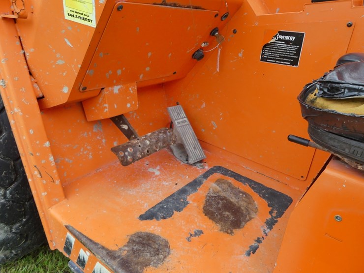 2019-jlg-6042-image-16