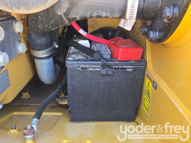 2018-caterpillar-226d-image-42