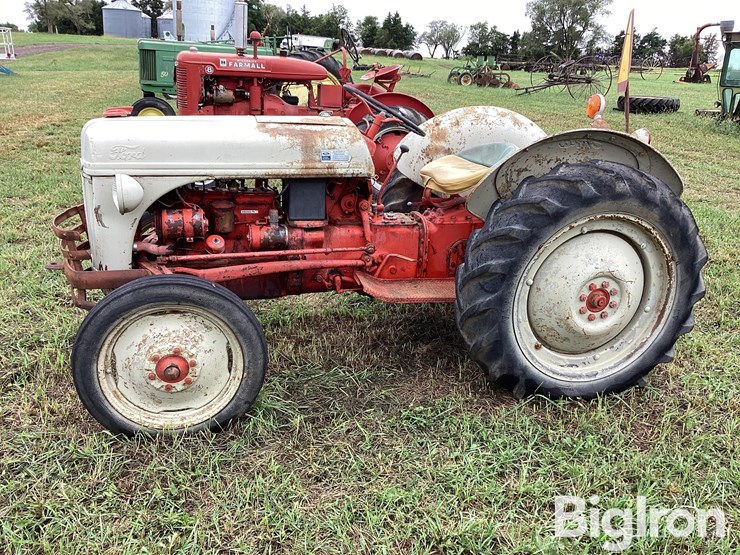 1951-ford-8n-image-8