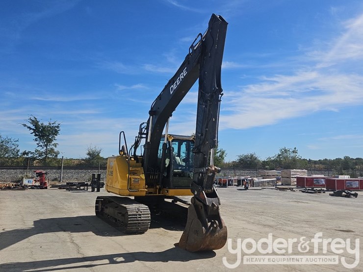 2015-deere-135g-image-28