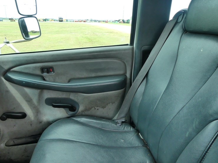 2002-chevrolet-3500-image-14