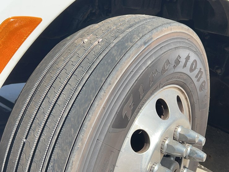 2018-peterbilt-579-image-44
