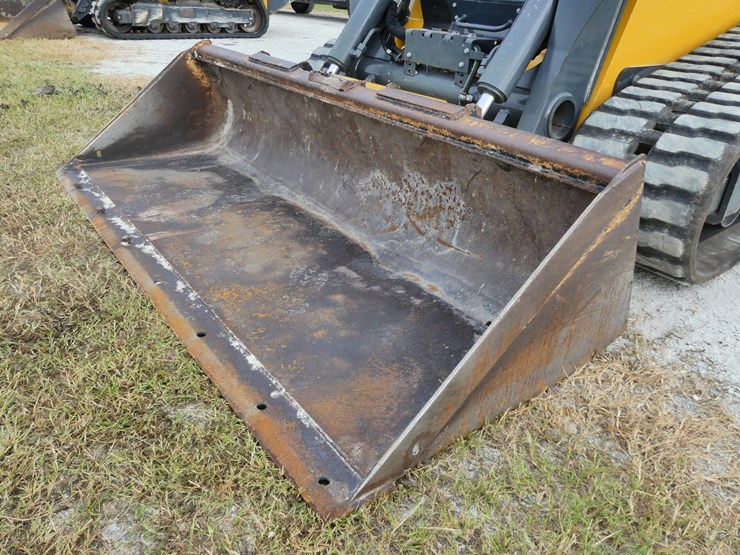 deere-335p-image-12