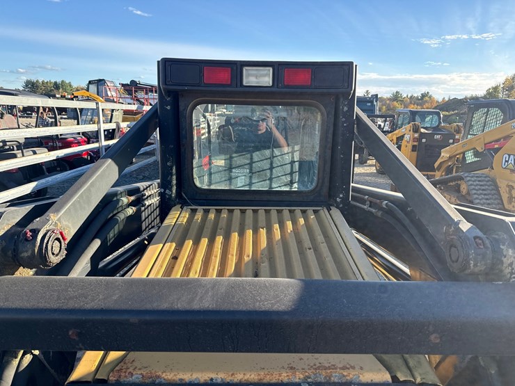 new-holland-lx885-image-25