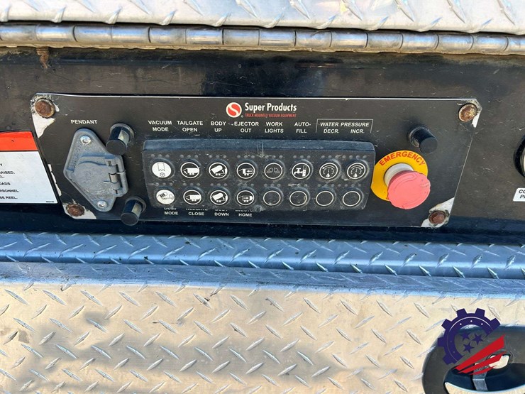 2019-freightliner-114sd-image-89