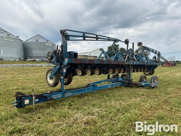 1998-kinze-2600-image-6
