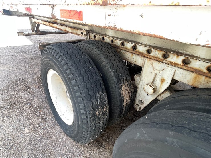 #2770-•-1966-hobbs-flatbed-trailer-(has-nm-title)(offsite-at-nmsu)-image-13