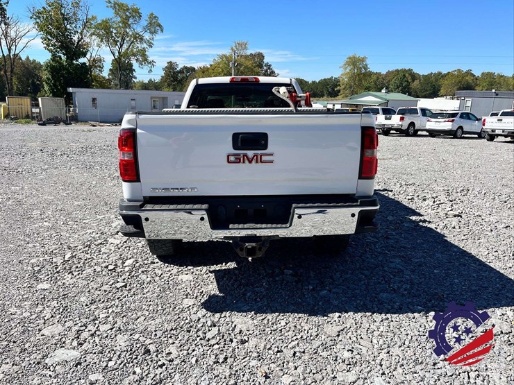 2016-gmc-sierra-2500hd-image-4