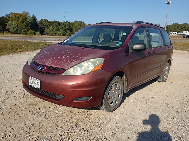 2006-toyota-sienna-image-1