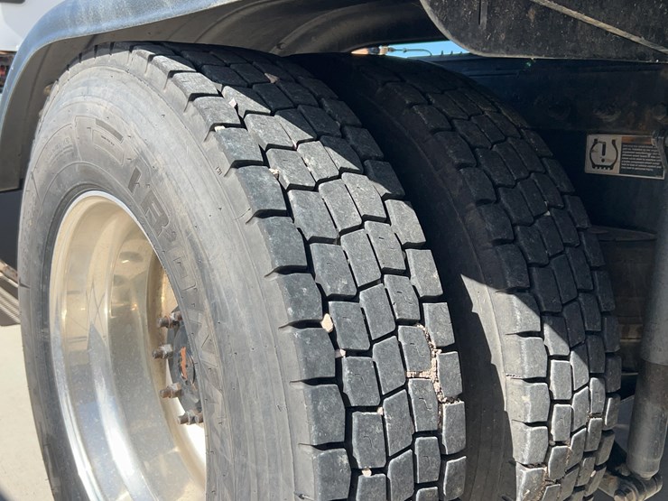 2018-peterbilt-579-image-51