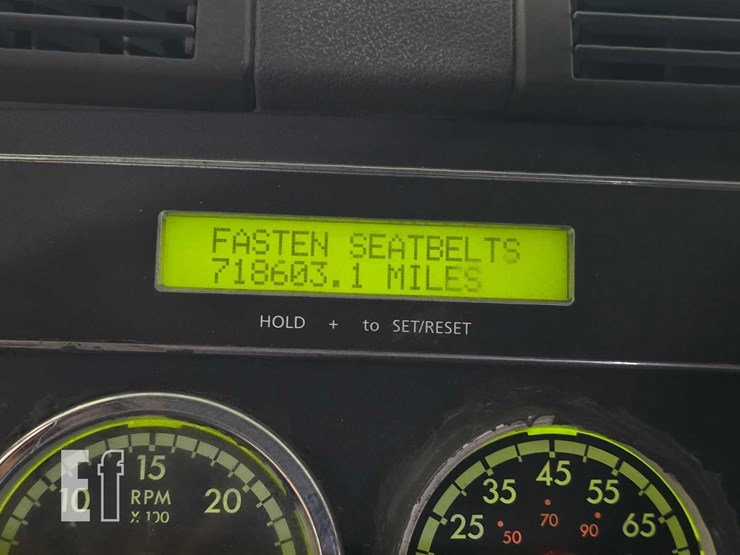 2013-freightliner-cascadia-125-image-13
