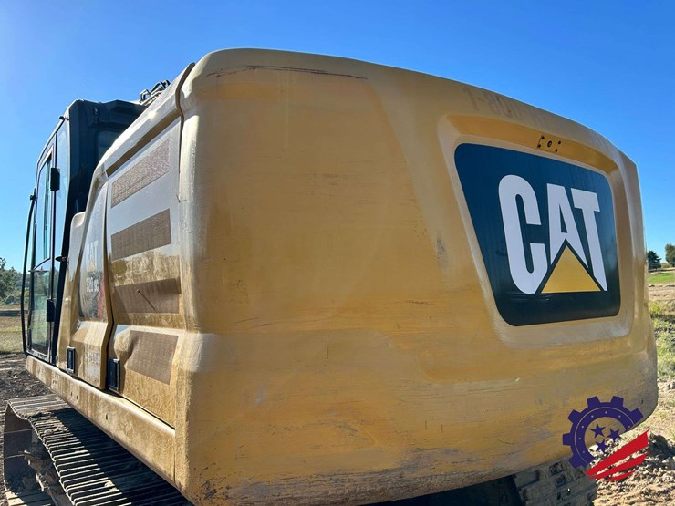 2018-caterpillar-320-image-23