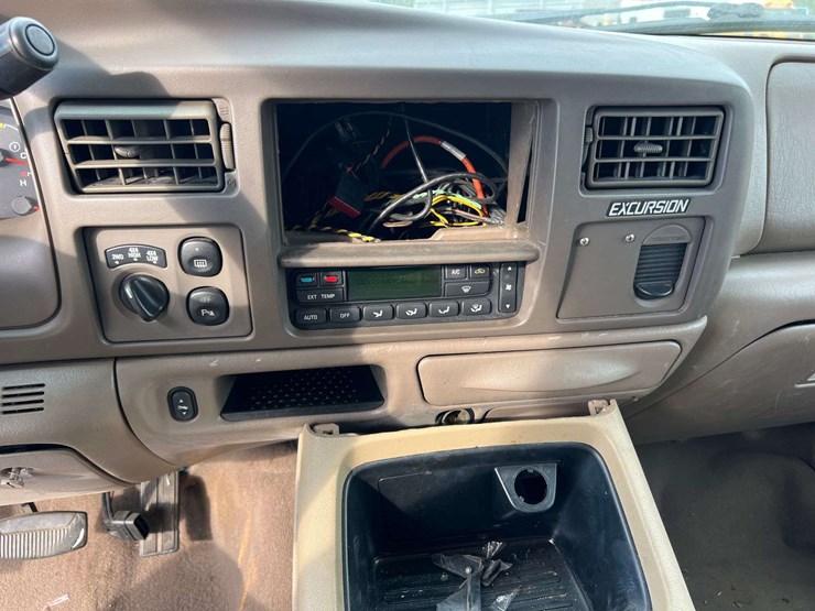 2004-ford-excursion-limited-image-14