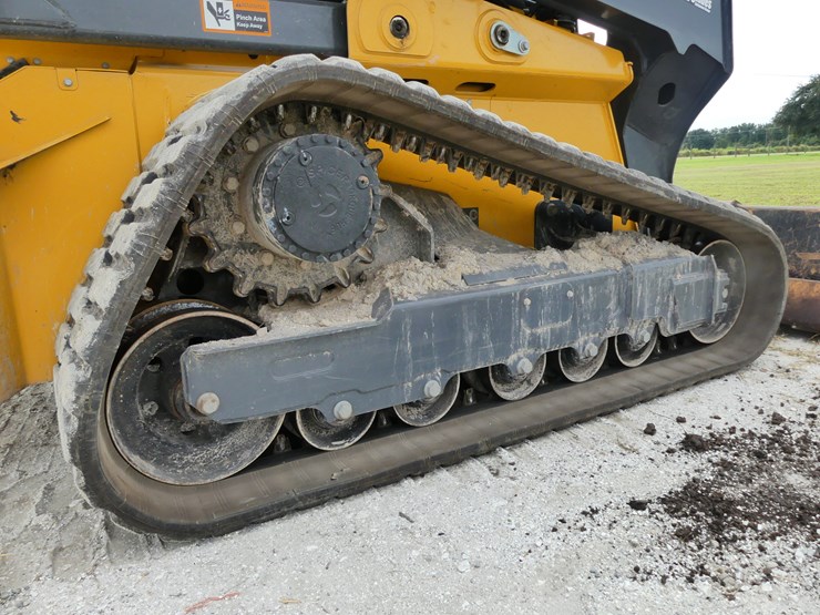deere-335p-image-6