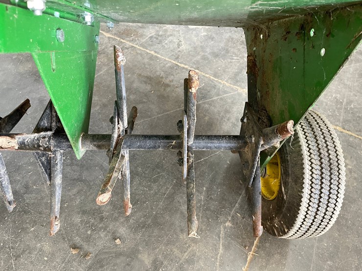 #3002-•-john-deere-yard-dethatcher-image-8