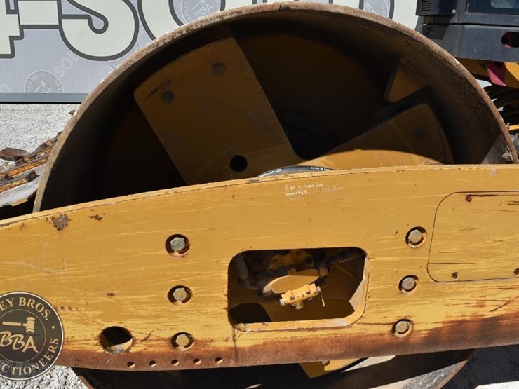 2009-caterpillar-cs56-image-29