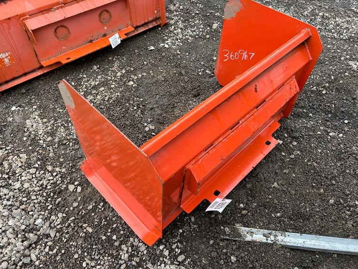 kc-36”-mini-skid-steer-snow-pusher-image-3