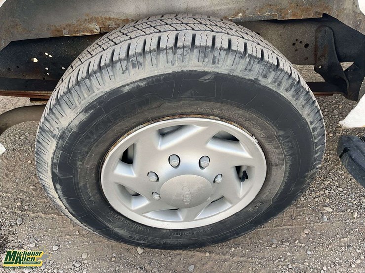 2013-ford-cargo-image-11