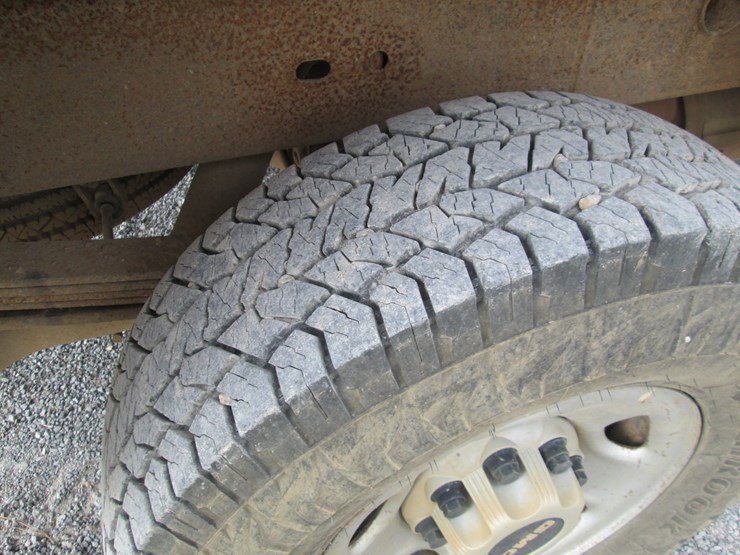 2005-gmc-2500hd-image-11