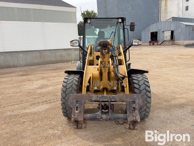2017-caterpillar-906m-image-2