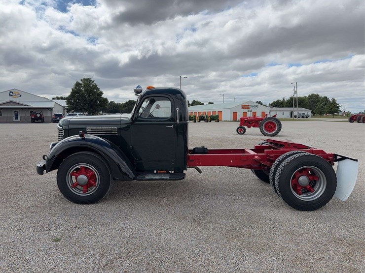 exceptional-international-kb-7-truck-with-fifth-wheel-hitch-image-2