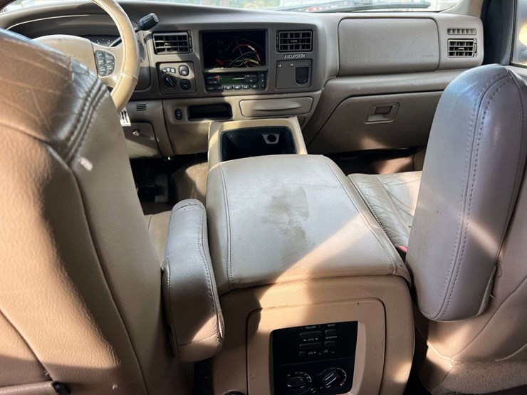 2004-ford-excursion-limited-image-25