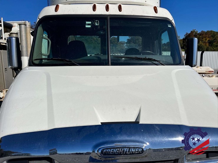 2017-freightliner-cascadia-t/a-truck-tractor-image-8