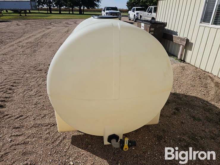 snyder-720-gal-poly-liquid-fertilizer-tank-image-8