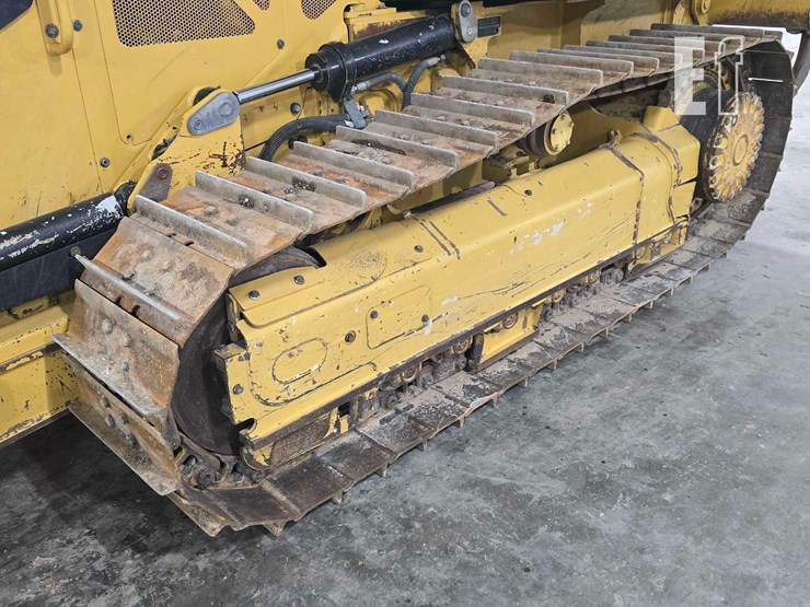 2021-caterpillar-d2-image-28