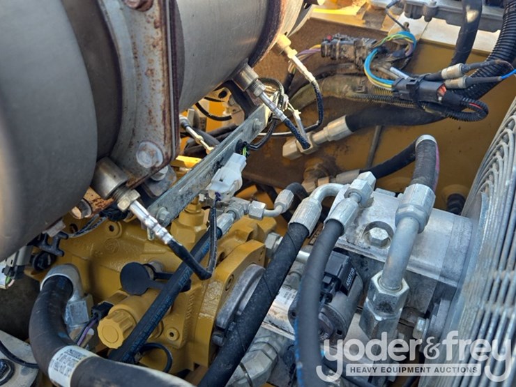 2021-caterpillar-cb34b-image-35