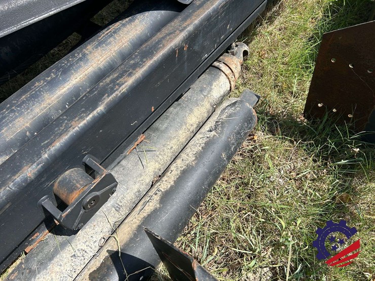 complete-roll-off-hoist-body-minus-the-tarper-rams,-tank,-plastic-fenders-image-16